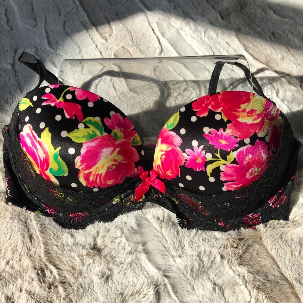 Victoria Secret Very Sexy Strapless Push-up Bra